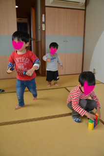 1115カニ旅行部屋で.jpg