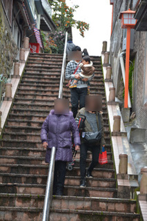 1115カニ旅行階段.jpg